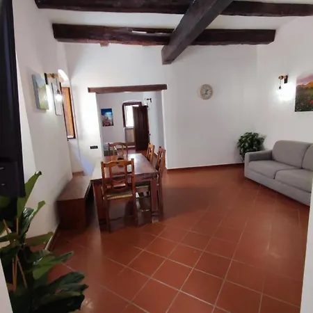 Guest house Il Giardino Sul Fiume Nera 3*