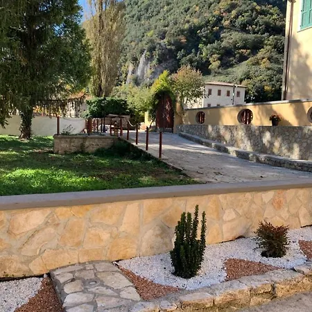 בית הארחה Il Giardino Sul Fiume Nera 3*
