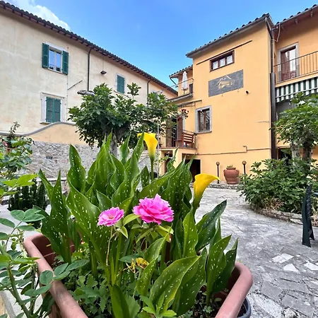 Il Giardino Sul Fiume Nera Guest house