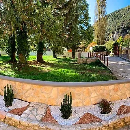 بيت ضيافة Il Giardino Sul Fiume Nera