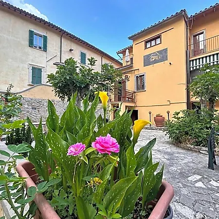Il Giardino Sul Fiume Nera بيت ضيافة